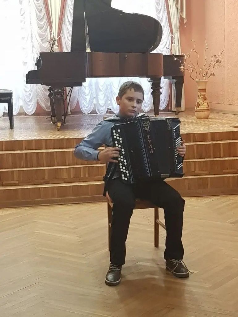 ф4
